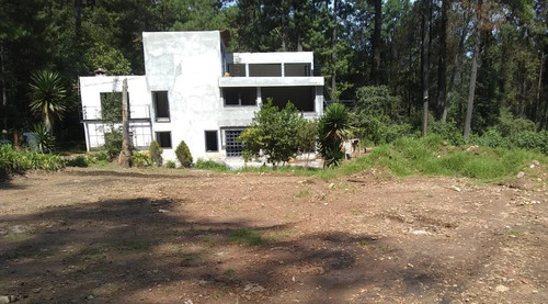 Casa En Venta En Cerro Gordo, Avandaro, Valle De Bravo, Estado De Mexico. De 3 Recamaras, 3 Niveles