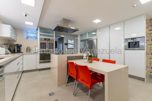 Se Ofrece En Venta Espectacular Y Hermosa Casa Quinta Ubicada En Los Geranios En El Hatillo