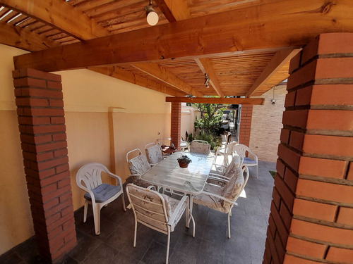 Casa En Venta En La Reina (88138)