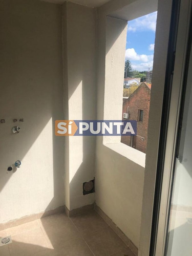Imagen 12 de 16 de Apartamento En Venta - Centro De Maldonado