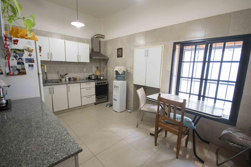 Casa De 5 Ambientes Con Cochera Y Playroom En Venta En Carapachay