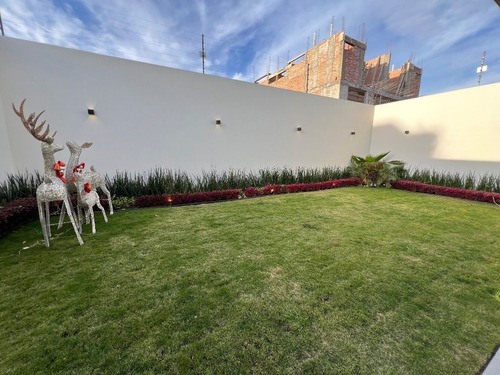 Doble Altura, Amplio Jardín, Vapor- La Vista Residencial