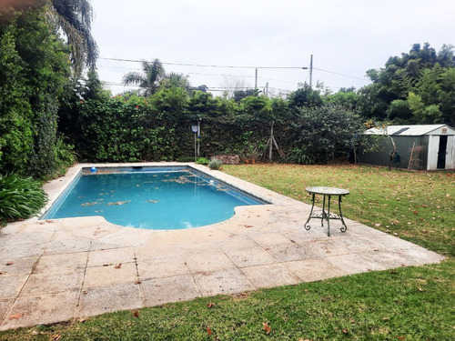 Ubicado En El Exclusivo Barrio Cerrado La Arboleda De Don Torcuato. Lindisima Casa Con 4 Dormitorios. Gran Lote De 920m2. Pileta. Muy Buen Estado.