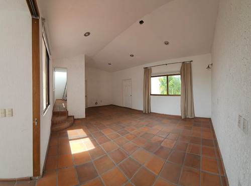 Amplia Residencia En Bugambilias