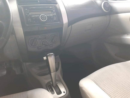 Imagem 8 de 12 de Livina 1.8 Sl 16v Flex 4p Automático
