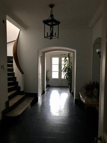 Imagen 2 de 27 de Impresionante Casa Con Patio Y Pileta En El Centro De Rosario