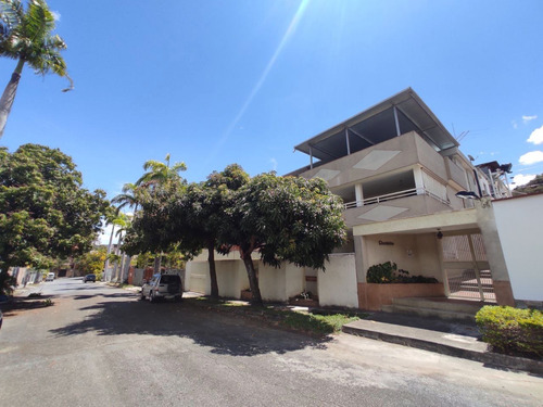 Casa En Venta En Colinas De Los Ruices 1080m2 8h+s/10b+s/5p