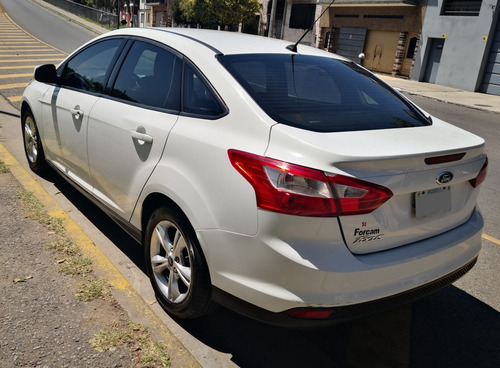 Ford Focus 1.6 4p