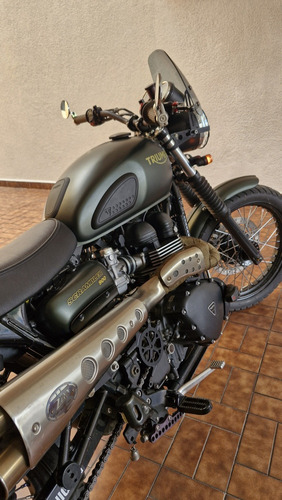 Triumph 900