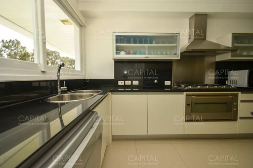 Venta De Exclusivo Penthouse Sobre Playa Brava, Punta Del Este