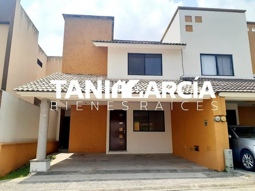 Imagen 2 de 7 de Casa En Renta De 3 Recamaras En Privado Fortin