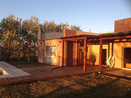 Casa 5 Ambientes, 2 Baños Y Pileta