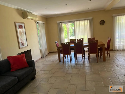 Casa En Venta Y Alquiler En Septiembre, Escobar. 5 Ambientes
