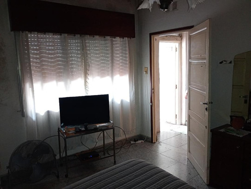 Casa Sobre Lote Propio A Una Cuadra De La Estacion De Caraza.