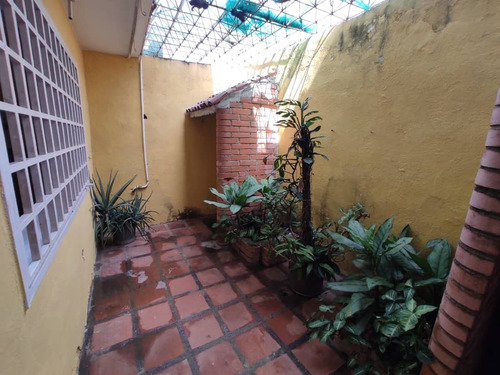 Imagen 22 de 30 de Venta. Amplia Y Bella Casa En La Candelaria, El Limon. 04146080695 Yr