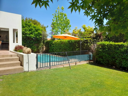 Venta Amplia Y Luminosa Casa Con Piscina Y Quincho Altomacul