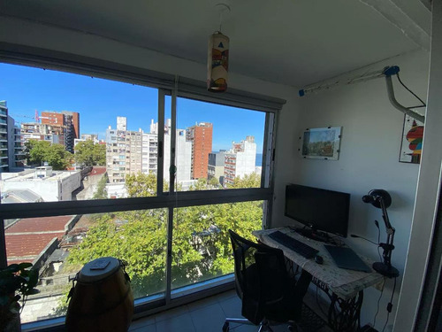 Venta Apartamento 2 Dormitorios, Piso Alto Hermosa Vista. Zona Centro