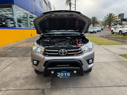Toyota Hilux 2.7 Cabina Doble Sr Mt