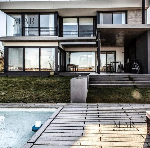 Imagen 20 de 30 de Casa En Venta Con Salida A La Laguna Central En Barrio El Golf Nordelta