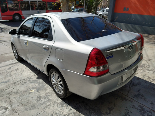 Imagen 6 de 10 de Toyota Etios Xls 4p 2015