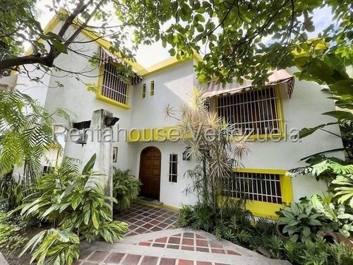 Agp Casa Con Cocina Moderna, Excelente Área De Reuniones, En Venta Ubicada En Calle Cerrada, En Alta Florida 25-11358 Ys