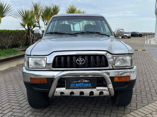 Toyota Hilux 3.0 SRV 4X2 CD 8V DIESEL 4P MANUAL