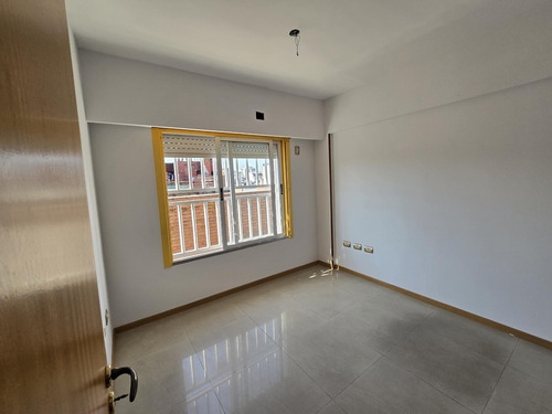 Excelente Departamento Con 2 Coceras - Apto Profesional