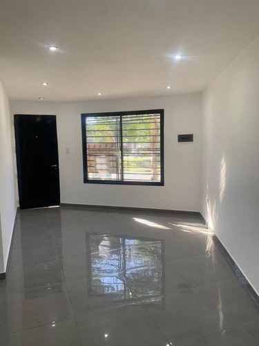Imagen 2 de 9 de Venta Duplex 4 Amb. Ituzaingo Norte - Bruselas Esq Paysandu