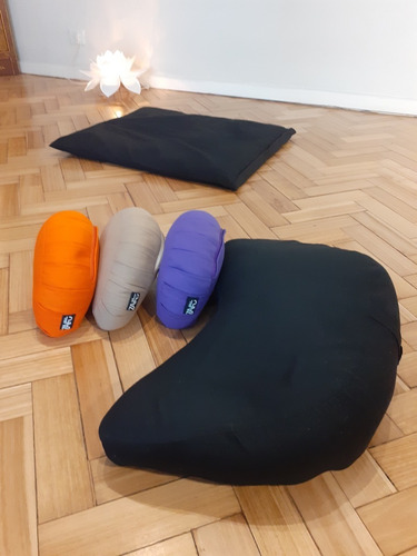 Zafu Con Funda Relleno Con Algodón Luna Creciente 55 Cm X 35