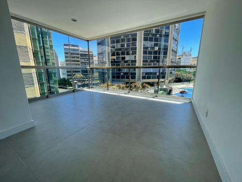 Imagem 2 de 30 de Excelente Cobertura Duplex De Alto Padrão Com Três Suítes Na Avenida Afrânio De Melo Franco, Leblon. - Co00045 - 69400596