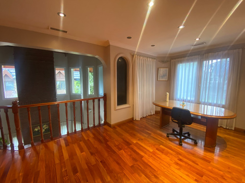 Imagen 6 de 15 de Venta De Casa Con Detalles De Categoria, En Saint Thomas Sur