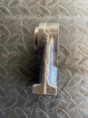 Base Soporte De Reversa Transmisión Jetta A4 2.0 Estándar (Usado)