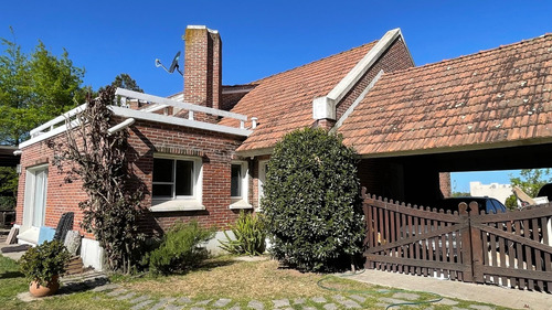 Clasica Casa En El Barrio Privado Carmel