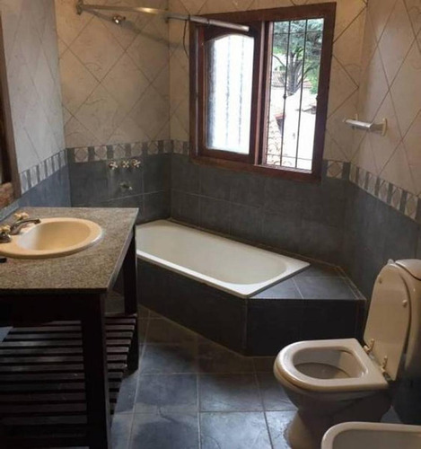 Imagen 18 de 21 de En Venta. Amplia Casa En Ph Con 3 Dormitorios Con 2 Locales.