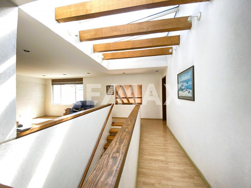 Vive El Lujo En Santa Fe: Casa Con Vistas, Comodidades Y Ubicación Única