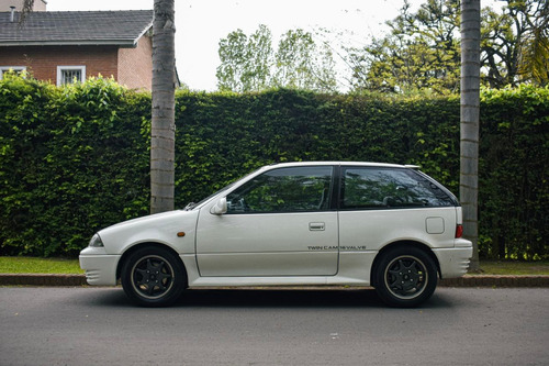 Imagen 3 de 15 de Suzuki Swift 1.3 Twincam 16 Valve