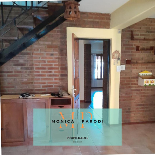 Casa En Venta Con Departamento Y Pileta Zona Centro De Moreno