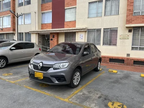 Renault Logan 1.6 Expression / Life +
