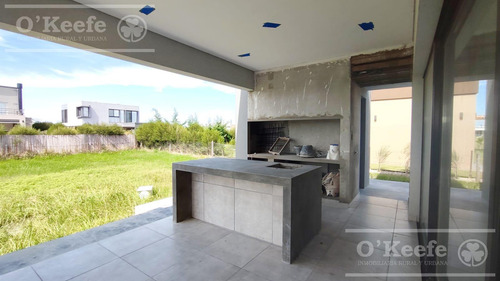 Casa En Venta A Estrenar De Cuatro Ambientes Sobre Un Lote Central En Villalobos - Pueblos Del Plata