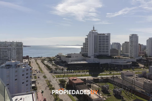 Apartamento En Venta Y Alquiler En Mansa Punta Del Este, 3 Dormitorios, 4 Baños