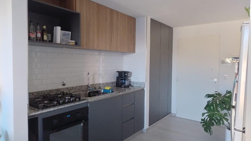 Departamento En Venta De 2 Ambientes En Olivos Con Cochera Y Balcón
