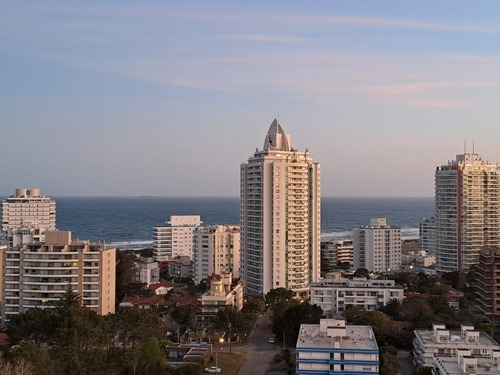 Imagen 2 de 28 de Departamento De Categoría En Oean Drive, Punta Del Este.