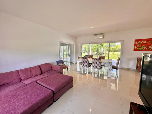 Casa En Venta 5 Ambientes Con Cochera, Pileta, Galeria