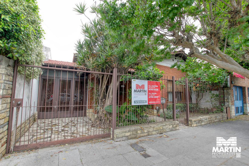 Casa De 4 Ambientes En Martínez Con Cochera Jardín Terraza Y Playroom.