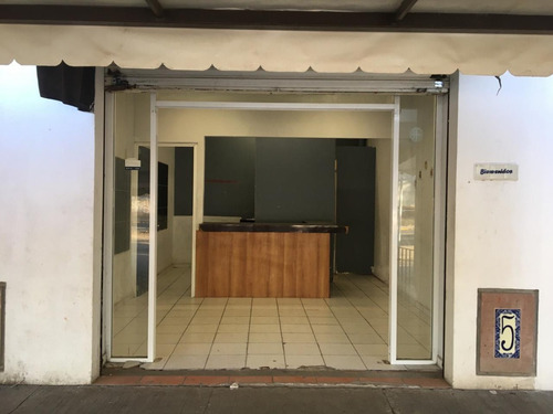 Local Comercial Con Excelente Ubicación
