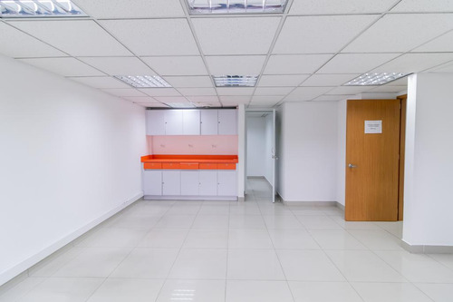 Oficina En Arriendo En Centro Internacional. Cod A1094004