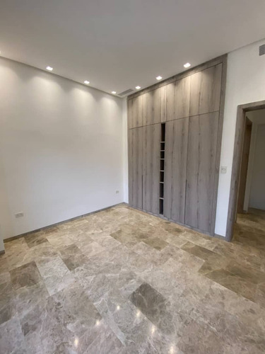Imagen 7 de 15 de Yosmar & Fernando Venden Town House En Cumbres De Guataparo. Foth-