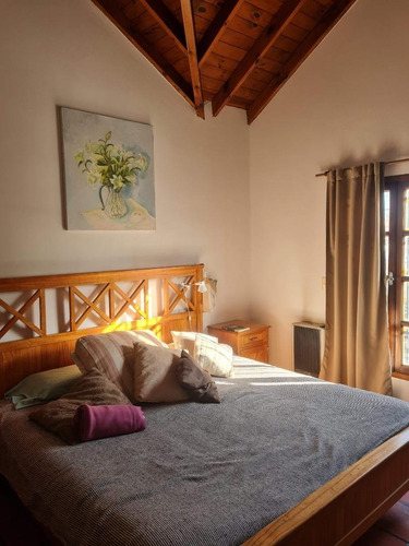Imagen 10 de 20 de Casa En Venta Amplia Con 4 Dorm, Con Jardín Y Garaje Techado