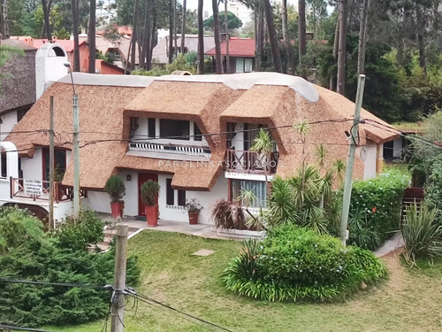 Casa De 3 Dormitorios En Venta, Pinares Punta Del Este