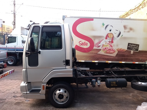Imagem 6 de 15 de Ford Cargo 815 2012
